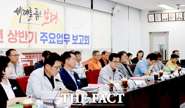 엄승용 보령시장이 9일 시청 중회의실에서 열린 '2026년 상반기 주요업무보고회'에서 발언하고 있다. /보령시