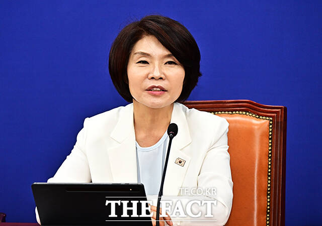 모두발언하는 한정애 정책위의장.