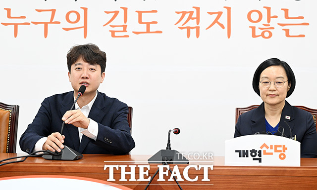 국회 찾아 개혁신당 만난 한성숙 국무총리(오른쪽).