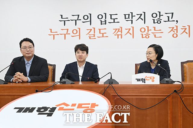 국회 찾아 개혁신당 만난 한성숙 국무총리(오른쪽).