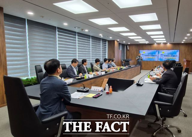 9일 여수광양항만공사가 임원과 부서장, 공사 및 자회사 직원을 대상으로 직급별 역할과 책임에 맞춘 대면 인권교육을 진행했다./ 여수광양항만공사