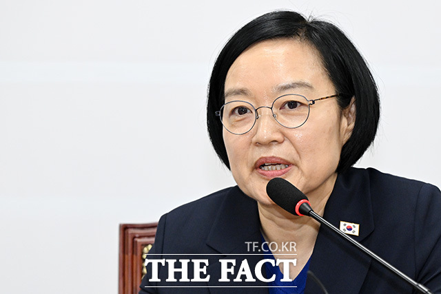 국회 찾아 개혁신당 만난 한성숙 국무총리(오른쪽).