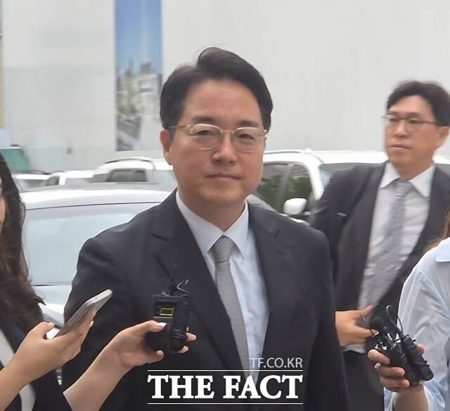 김건희 여사 수사 무마 의혹을 받는 심우정 전 검찰총장이 10일 오전 경기 과천시 종합특검 사무실에 출석하고 있다. /김해인 기자