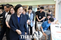  어린이영어도서관 방문한 한성숙 국무총리 [포토]