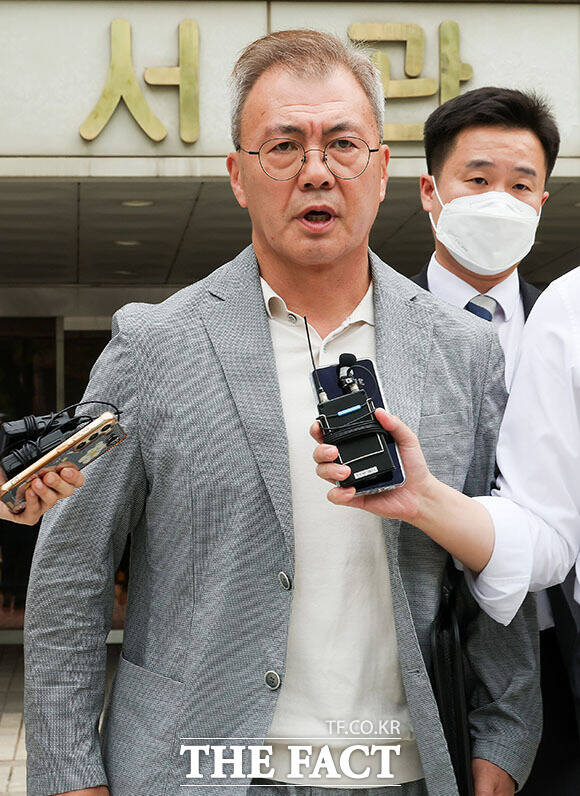 강호필 전 육군 지상작전사령관이 13일 오전 서울 서초구 서울중앙지방법원에서 열린 '내란 가담 의혹' 관련 구속 전 피의자 심문(영장실질심사)을 마친 뒤 법원을 나서고 있다. /서예원 기자(현장풀)