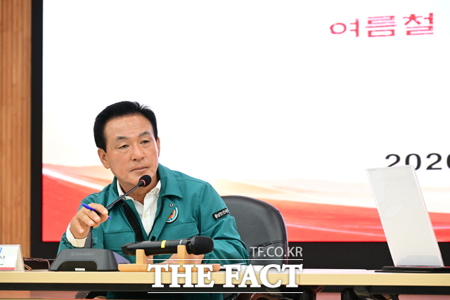 백성현 논산시장이 13일 간부회의를 주재하고 있다. /논산시