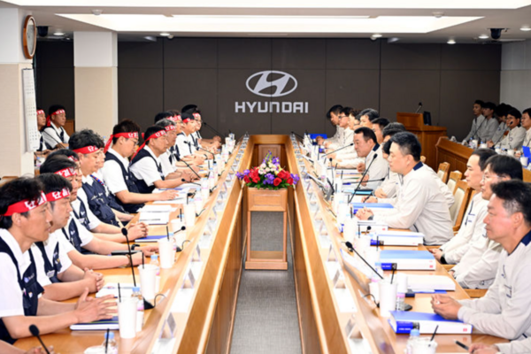 현대차 노사가 협상하는 모습 / 뉴시스
