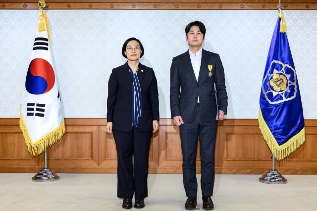 지난 7일 정부서울청사에서 열린 ‘적극행정 유공 포상 수여식’에서 공사 박종권 과장이 국민포장을 수상했다. /서울교통공사