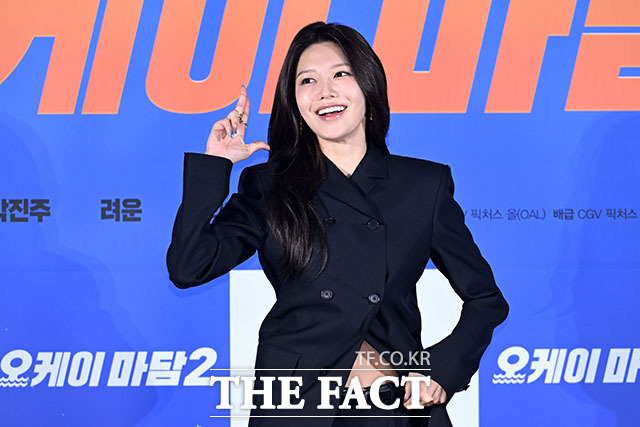 배우 최수영이 13일 오전 서울 용산구 CGV 용산아이파크몰에서 열린 영화 ‘오케이 마담2’ 제작보고회에 참석해 포즈를 취하고 있다. /서예원 기자