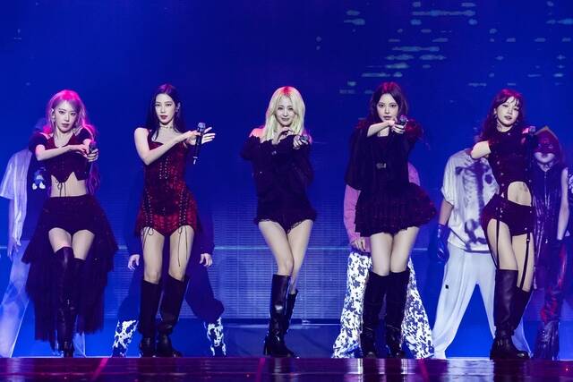 르세라핌이 지난 11~12일 인천 인스파이어 아레나에서 '2026 LE SSERAFIM TOUR 'PUREFLOW' IN INCHEON'을 개최했다. 공연은 '연대로 완성한 축제'라는 신보의 메시지를 자연스럽게 따라가도록 구성됐다. /쏘스뮤직