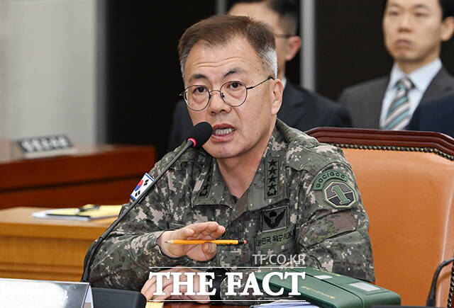 강호필 지상작전사령관이 지난 2월21일 오전 서울 여의도 국회에서 열린 '윤석열 정부의 비상계엄 선포를 통한 내란 혐의 진상규명 국정조사 청문회'에 참석해 질의에 답하고 있다. /국회=박헌우 기자