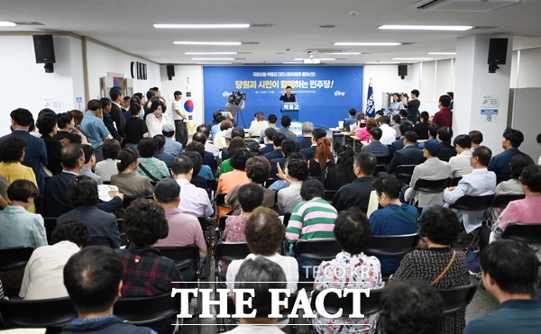 박용갑 국회의원(더불어민주당, 대전시 중구)이 13일 민주당 대전시당 위원장 선거에 출사표를 던졌다. 이날 출마선언식에는 황명선 최고위원, 천준호 원내운영수석부대표, 한준호 전 최고위원 등이 축전을 보내 응원했다. /민주당 대전시당