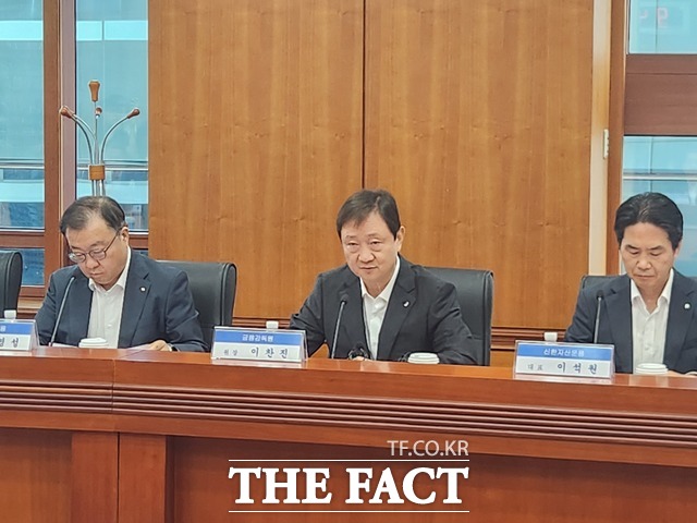 이찬진 금융감독원장이 13일 서울 여의도 금융투자협회에서 열린 자산운용사 CEO 간담회에서 모두발언을 하고 있다. 이날 이 원장은 수탁자 책임 강화와 ETF 허위·과장 광고 근절을 주문했지만, 최근 논란의 중심에 선 단일종목 레버리지 ETF에 대해서는 직접적인 언급을 하지 않았다. /박지웅 기자