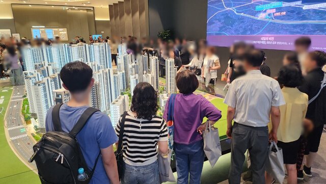 지난 10일 개관한 호반써밋 풍무III 견본주택에는 사흘간 2만여 명이 방문했다. /호반산업
