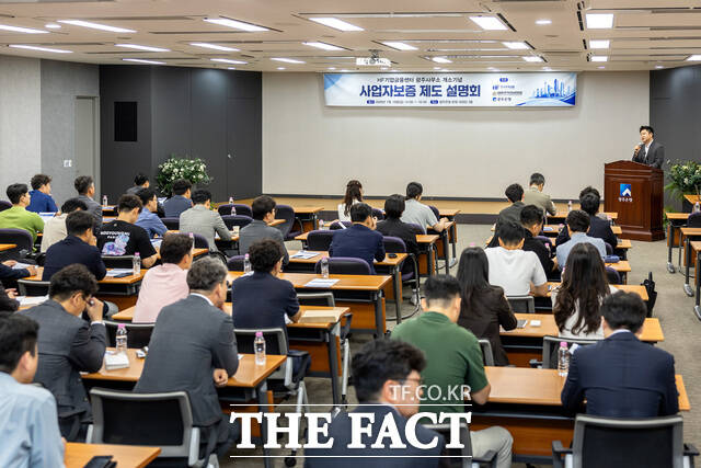 광주은행이 10일 지역 주택건설업체와 프로젝트파이낸싱(PF) 관계자 등이 참석한 가운데 '사업자보증 설명회'를 개최했다. /광주은행 제공