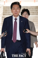  김기현 '로저비비에 의혹' 재판 출석 [TF사진관]
