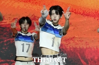  아이덴티티 1번 김도훈, 여유로운 무대 [포토]