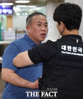  '무상 여론조사 수수' 윤석열 1심 징역 2년…명태균 법정구속