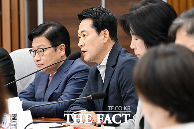 '장윤기 사건이 드러낸 수사 공백과 보안수사권의 필요성' 토론회 참석해 발언하는 장 대표(가운데).
