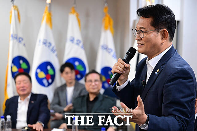 호남향우회 향해 하트 그리는 송영길 대표 후보.