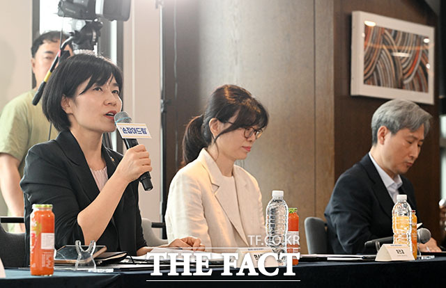 현수엽 보건복지부 제1차관이 발달장애인 ‘손잡아드림’ 업무협약식에 참석해 인사말을 하고 있다.
