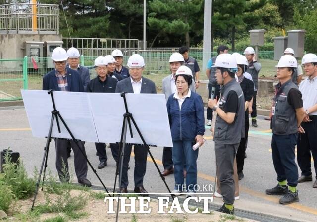 14일 인천시의회 환경교통위원회 소속 의원들이 제10대 의회 개원 후 현장 중심의 의정활동에 나서고 있다. /인천시의회