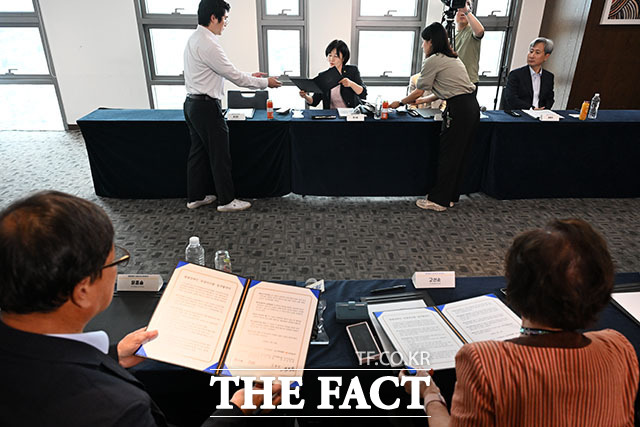 현수엽 보건복지부 제1차관이 발달장애인 ‘손잡아드림’ 업무협약식에 참석해 인사말을 하고 있다.