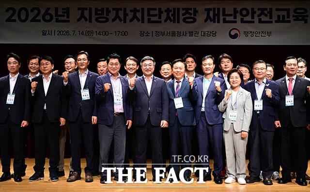 윤호중 행정안전부 장관이 14일 오후 서울 종로구 정부서울청사 별관에서 열린 민선 9기 지방자치단체장 재난안전교육에 참석해 인사말을 하고 있다. /임영무 기자