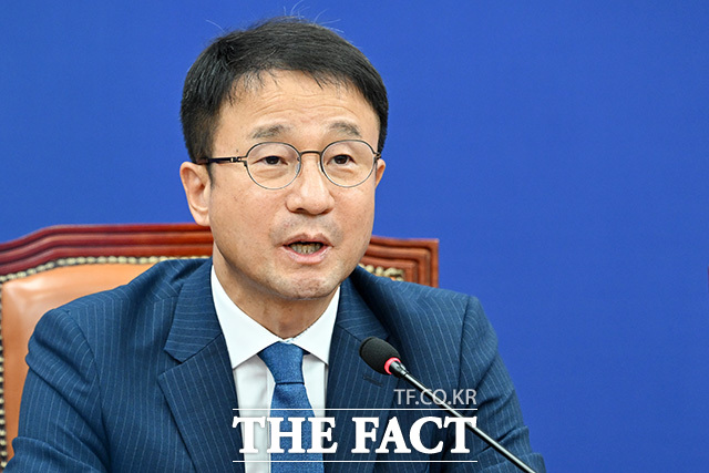 한병도 더불어민주당 당대표 직무대행 겸 원내대표가 14일 오전 서울 여의도 국회에서 열린 원내대책회의에서 모두발언을 하고 있다. /국회=남용희 기자
