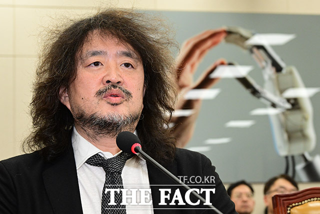 이동재 전 채널A 기자에 대한 허위사실을 반복적으로 유포한 혐의로 재판에 넘겨진 방송인 김어준(58) 씨가 1심에서 벌금형을 선고받았다. /남윤호 기자