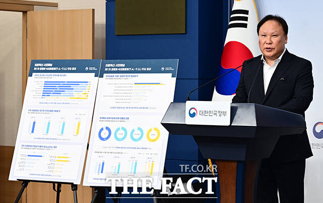 김학린 의료혁신 시민패털 운영위원회 위원장이 14일 오후 서울 종로구 정부서울청사 별관에서 제1차 의료혁신 시민패널 공론화 결과를 브리핑하고 있다. /임영무 기자