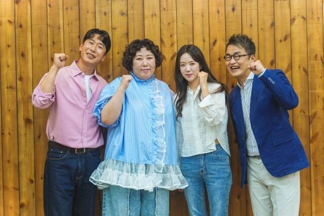 양상국 신기루 지예은, 역사 강사 최태성(왼쪽부터)이 출연하는 '왕은 무얼 자셨는가'는 조선 임금들의 밥상에 감춰진 이야기를 풀어내는 토크 예능이다. /TV조선