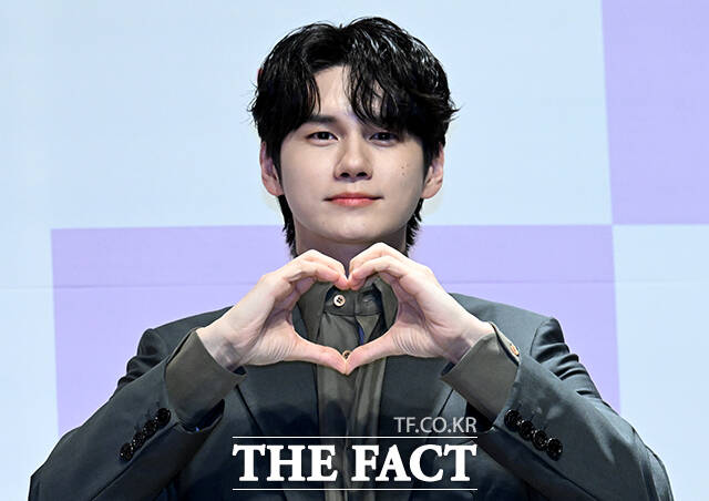 배우 옹성우, 이민수 감독, 배우 박은빈, 배우 양세종(왼쪽부터)이 14일 오후 서울 강남구 엘리에나 호텔 서울강남에서 열린 tvN 새 토일드라마 '오싹한 연애' 제작발표회에서 포즈를 취하고 있다. /박상민 기자