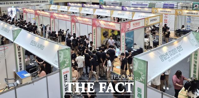 배재대학교가 주관해 열린 '2026 대전 직업계고 직무콘서트-미래의 가능성을 만나다'에 많은 직업계고 학생들이 인산인해를 이루고 있다. /배재대