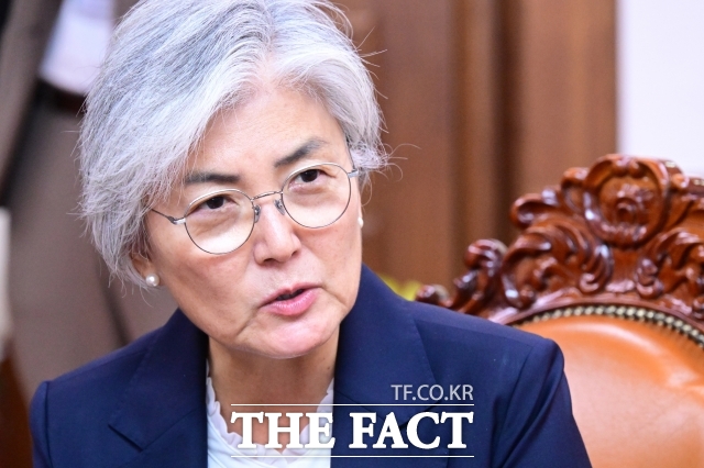 외교부는 14일 강경화 주미대사가 조현 외교부 장관의 지시로 일시 귀국한다고 밝혔다. 시기상으로 이달 초 미 의회와 백악관이 한국 정부가 쿠팡을 차별하고 있다고 밝힌 이후다. /남윤호 기자