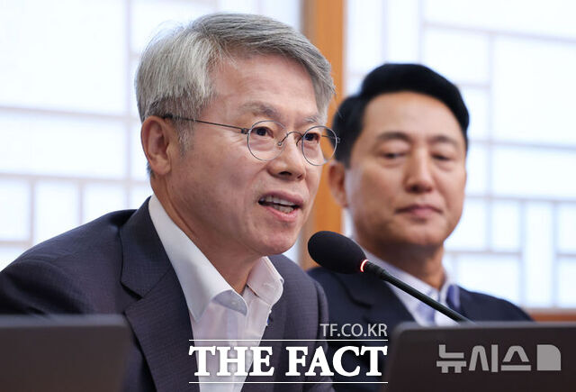 민형배 전남광주통합특별시장이 14일 청와대에서 열린 국무회의에서 인사말을 하고 있다. /뉴시스