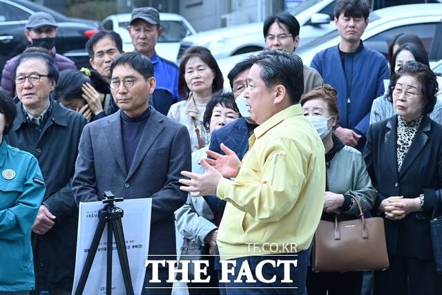 김병내 전남광주시 남구청장이 민원 현장에서 주민들과 소통하고 있다. /전남광주시 남구