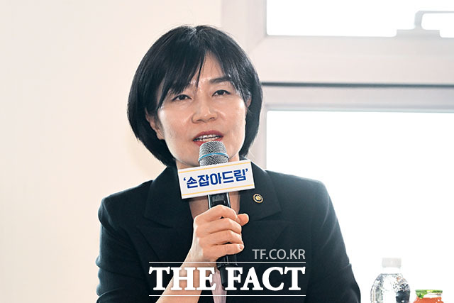 현수엽 보건복지부 제1차관이 발달장애인 ‘손잡아드림’ 업무협약식에 참석해 인사말을 하고 있다.