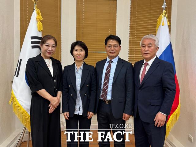 행사에 참석한 제이엘이엔씨(주) 대표이사 김은희, 이태림 총영사관, 제이엘이엔씨(주) 총괄본부장 김형기, 문종금 한러친선협회 이사장(왼쪽부터) .