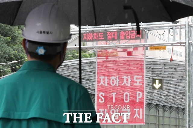 서울시에 따르면 시는 침수 시 위험할 수 있는 서울 시내 지하차도 100곳 가운데 94곳에 스마트 진입차단시설을 설치해 운영 중이다. /뉴시스