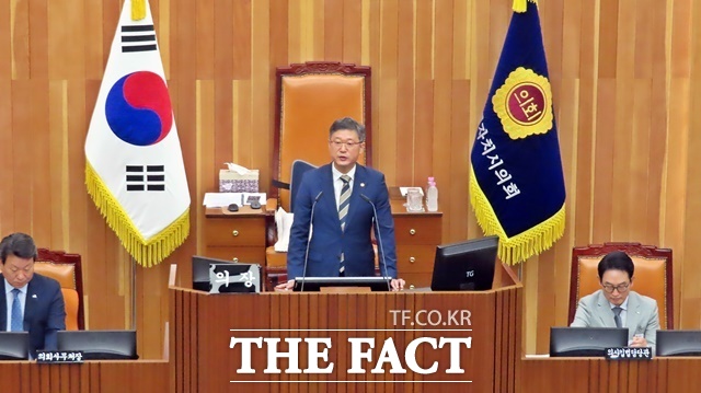 안신일 의장이 15일 세종시의회 제108회 임시회에서 개회사를 하고 있다. /김형중 기자