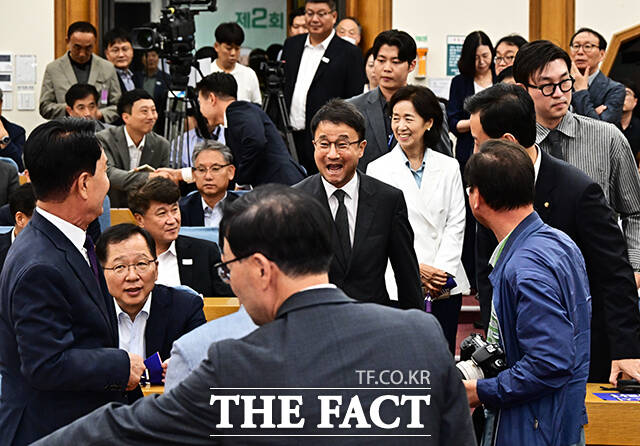 '영·호남 우주항공 상생동맹 우주항공복합도시 특별법 제정 토론회'에 참석하는 한병도 더불어민주당 대표 직무대행.