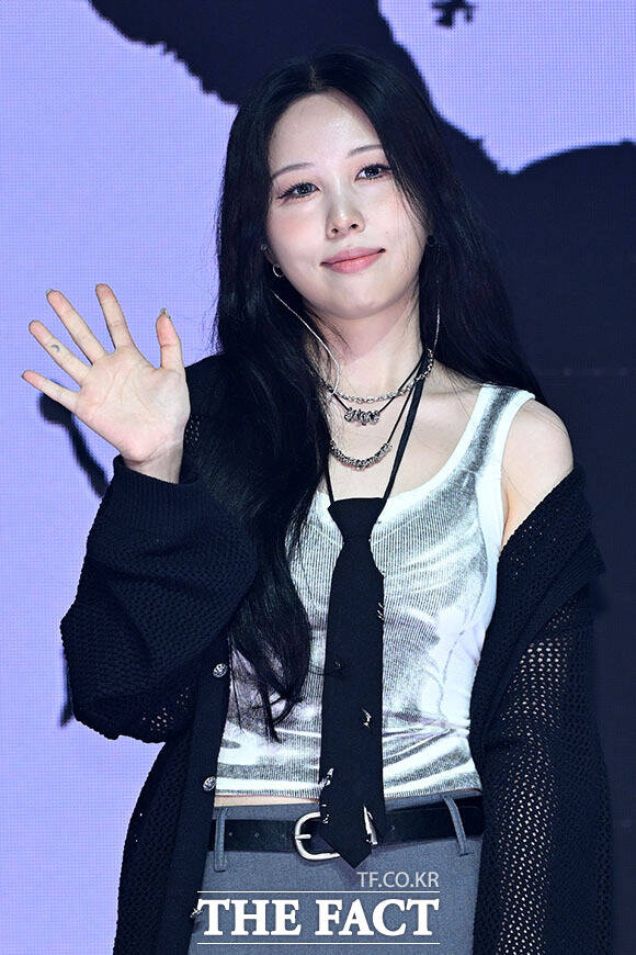 가수 권진아가 15일 오후 서울 마포구 NOL 씨어터 합정 동양생명홀에서 열린 세 번째 EP ‘SAVE ME(세이브 미)’ 발매 기념 쇼케이스에 참석해 포즈를 취하고 있다. /서예원 기자