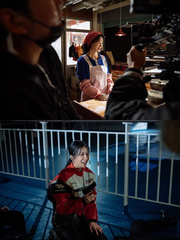 영화 '오케이 마담2'가 배우 엄정화의 극과 극 모습을 담은 스틸을 공개했다. /CGV 픽처스