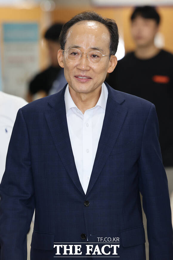 12·3 비상계엄 당시 국회의 계엄 해제 표결을 방해한 혐의를 받는 추경호 대구시장이 15일 서울 서초구 서울중앙지방법원에서 열린 내란중요임무종사 혐의 7차 공판에 출석하고 있다. /이새롬 기자