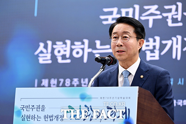 조정식 국회의장이 15일 오전 서울 여의도 국회 의원회관에서 열린 제헌 78주년 기념 학술대회에 참석해 환영사를 하고 있다. /국회=남용희 기자