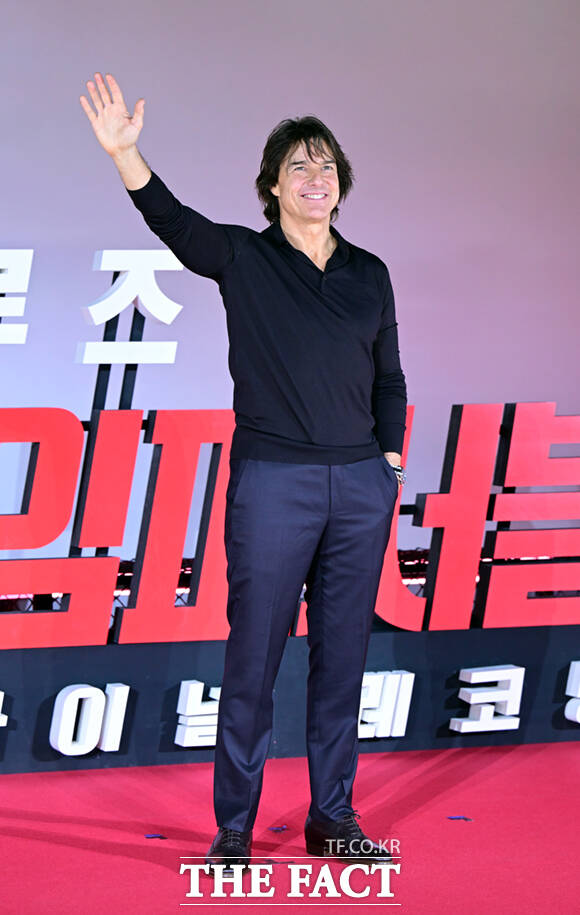 세계적인 영화배우 톰 크루즈가 2026 북중미 월드컵 폐막식에 참석한다. 톰 크루즈가 2025년 5월 8일 오후 서울 송파구 롯데시네마 월드타워 수퍼플렉스관에서 열린 '미션 임파서블: 파이널 레코딩' 기자간담회에 참석해 포즈를 취하고 있다. /이새롬 기자