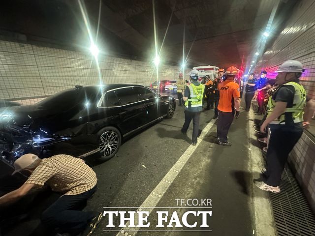 15일 오후 2시 45분쯤 부산 해운대구 센텀지하차도 3중 추돌사고 현장. /부산소방재난본부