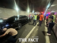  부산 센텀지하차도 승합차·승용차 3중 추돌…11명 병원 이송