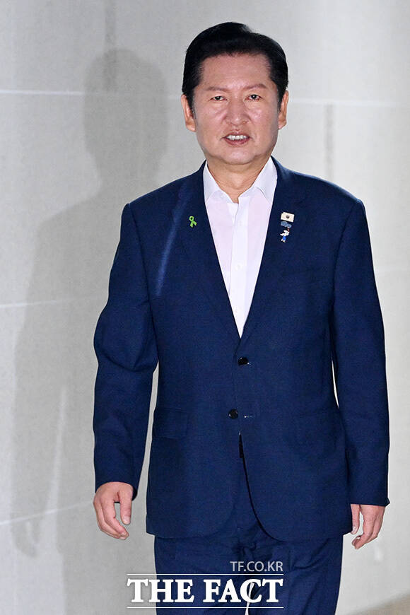 '검사 권력 오남용 사례로 본 형사소송법 개정 토론회' 참석해 발언하는 정 전 대표(오른쪽).